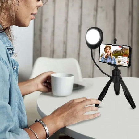 Treppiedi Da Tavolo Con Luce Led 3 Intensit? Girevole 360? Per Smartphone Hd3274 Elettronica/Cellulari e accessori/Accessori/Accessori per foto e video/Treppiedi Trade Shop italia - Napoli, Commerciovirtuoso.it
