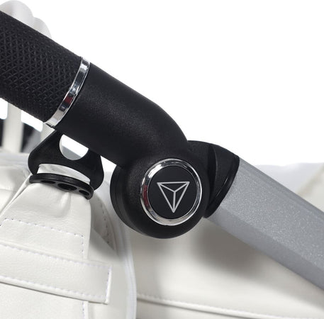 Trio Junama Diamond Mirror Satin V2 3 in 1 Pelle Bianco Navicella Grigio Telaio Cromato Prima infanzia/Passeggini carrozzine e accessori/Passeggini e carrozzine/Sistemi modulari La Casa Del Bebè - Napoli, Commerciovirtuoso.it