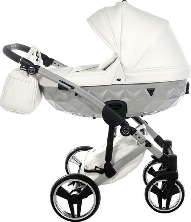 Trio Junama Diamond Mirror Satin V2 3 in 1 Pelle Bianco Navicella Grigio Telaio Cromato Prima infanzia/Passeggini carrozzine e accessori/Passeggini e carrozzine/Sistemi modulari La Casa Del Bebè - Napoli, Commerciovirtuoso.it