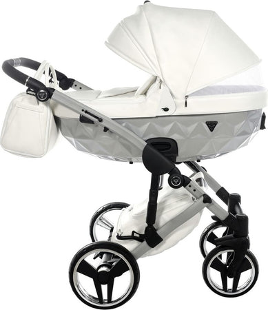 Trio Junama Diamond Mirror Satin V2 3 in 1 Pelle Bianco Navicella Grigio Telaio Cromato Prima infanzia/Passeggini carrozzine e accessori/Passeggini e carrozzine/Sistemi modulari La Casa Del Bebè - Napoli, Commerciovirtuoso.it