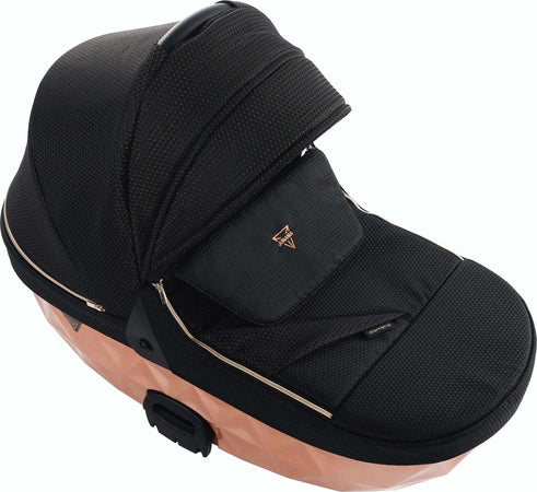 Trio Junama Diamond Mirror Satin V2 3 in 1 Tessuto Nero/Nav. Champagne Telaio Nero Prima infanzia/Passeggini carrozzine e accessori/Passeggini e carrozzine/Sistemi modulari La Casa Del Bebè - Napoli, Commerciovirtuoso.it