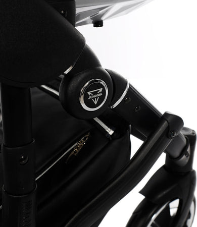 Trio Junama Diamond Mirror Satin V2 3 in 1 Tessuto Nero/Navicella Grey Telaio Nero Prima infanzia/Passeggini carrozzine e accessori/Passeggini e carrozzine/Sistemi modulari La Casa Del Bebè - Napoli, Commerciovirtuoso.it