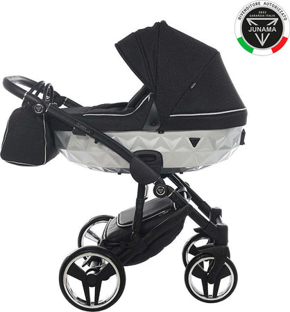 Trio Junama Diamond Mirror Satin V2 3 in 1 Tessuto Nero/Navicella Grey Telaio Nero Prima infanzia/Passeggini carrozzine e accessori/Passeggini e carrozzine/Sistemi modulari La Casa Del Bebè - Napoli, Commerciovirtuoso.it
