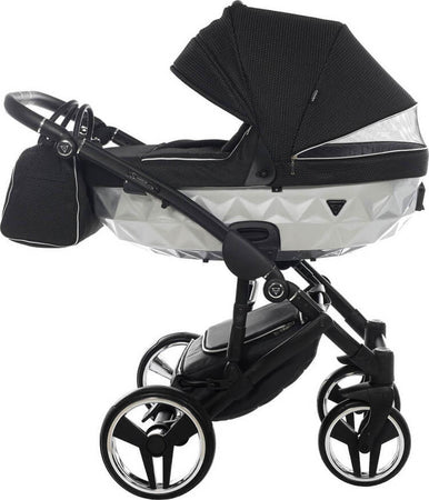 Trio Junama Diamond Mirror Satin V2 3 in 1 Tessuto Nero/Navicella Grey Telaio Nero Prima infanzia/Passeggini carrozzine e accessori/Passeggini e carrozzine/Sistemi modulari La Casa Del Bebè - Napoli, Commerciovirtuoso.it