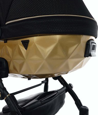 Trio Junama Diamond Mirror Satin V2 3 in 1 Tessuto Nero/Oro Giallo Telaio Nero Prima infanzia/Passeggini carrozzine e accessori/Passeggini e carrozzine/Sistemi modulari La Casa Del Bebè - Napoli, Commerciovirtuoso.it