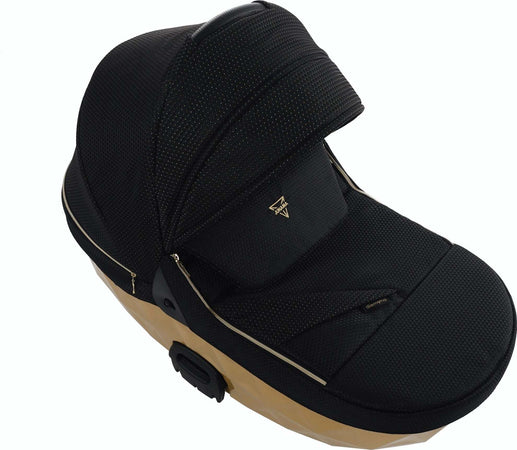 Trio Junama Diamond Mirror Satin V2 3 in 1 Tessuto Nero/Oro Giallo Telaio Nero Prima infanzia/Passeggini carrozzine e accessori/Passeggini e carrozzine/Sistemi modulari La Casa Del Bebè - Napoli, Commerciovirtuoso.it