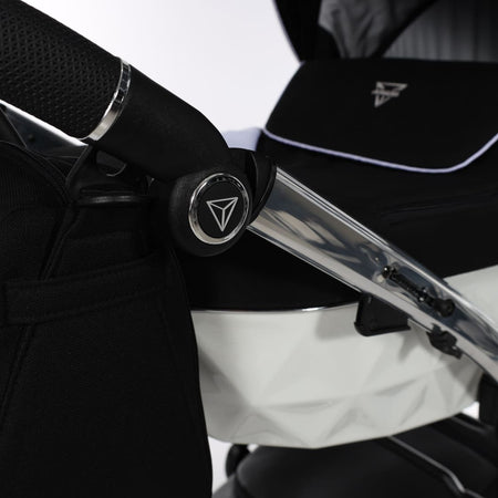 Trio Junama Diamond S Line White/Black Telaio Cromato Prima infanzia/Passeggini carrozzine e accessori/Passeggini e carrozzine/Sistemi modulari La Casa Del Bebè - Napoli, Commerciovirtuoso.it