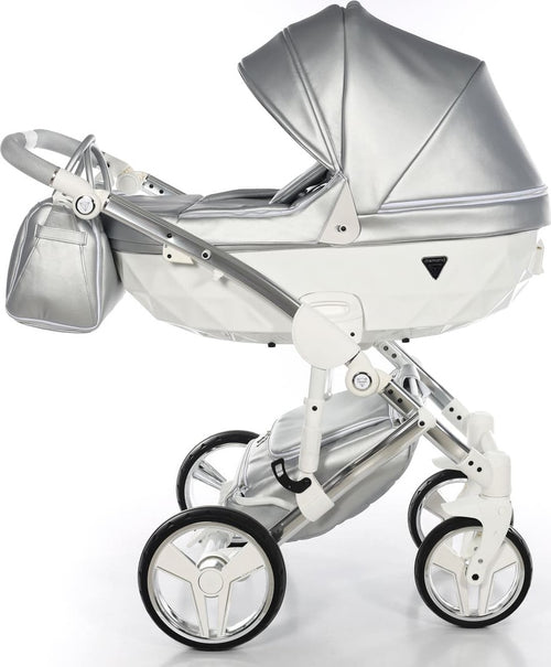 Trio Junama Fluo Italy 3 in 1 Ecopelle Silver/Telaio Cromato Prima infanzia/Passeggini carrozzine e accessori/Passeggini e carrozzine/Sistemi modulari La Casa Del Bebè - Napoli, Commerciovirtuoso.it