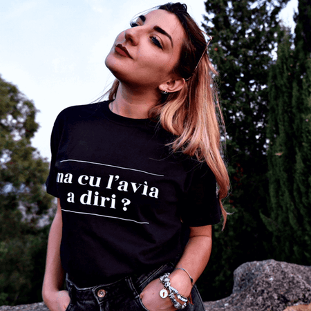 T-shirt Siciliana Unisex Nera" Ma cu l'avìa a diri"
