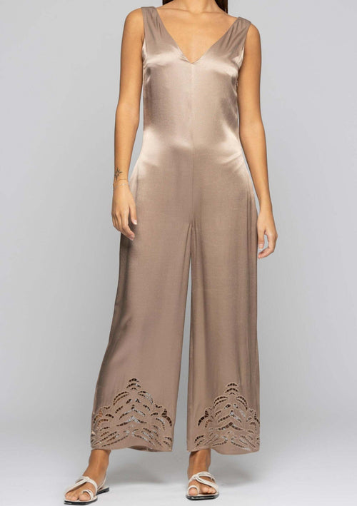 Tuta-elegante-con-dettaglio-cut-out-tuta-desiderio