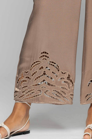 Tuta-elegante-con-dettaglio-cut-out-tuta-desiderio