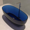 Vasca-da-bagno-freestanding-in-resina-colorata-trasparente-WOMB