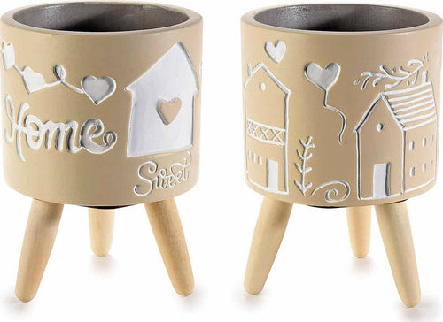 Vaso In Cemento Su Treppiede In Legno Con Decoro Familyhome In 2 Varianti Design 14zero3 Casa e cucina/Decorazioni per interni/Vasi Sogno Shop - Assisi, Commerciovirtuoso.it