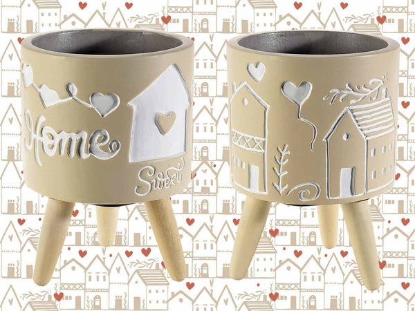 Vaso In Cemento Su Treppiede In Legno Con Decoro Familyhome In 2 Varianti Design 14zero3 Casa e cucina/Decorazioni per interni/Vasi Sogno Shop - Assisi, Commerciovirtuoso.it