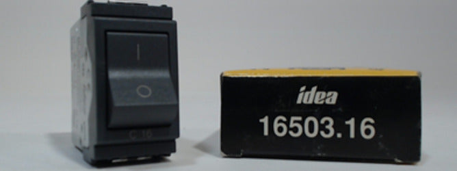 VIMAR-SERIE-IDEA-INTERRUTTORE-AUTOMATICOMAGNETOTERMICO-BIPOLARE-CON-2-POLI-PROTETTI-C16-230V-POTERE-INTERRUZIONE-3000A-GRIGIO