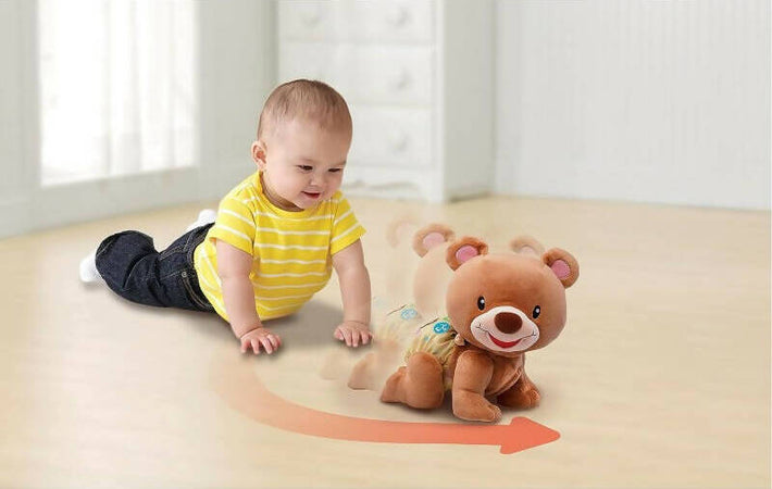 Vtech Orsetto Teddy - Canta E Gattona Con Me, Orsetto Giocattolo Che Gattona, Animale Interattivo Con 3 Canzoni, 2 Frasi Cantate E 10 Melodie, Lingua Italiana, Batterie Incluse, 9-36 Mesi Giochi e giocattoli/Giocattoli prima infanzia/Giochi musicali Cartoleria Deja Vu - Crotone, Commerciovirtuoso.it