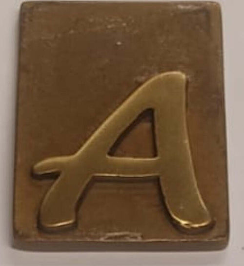 VUMME-SRL---LETTERA-PER-CIVICO-IN-OTTONE-CON-FINITURA-BRONZATA---LETTERA-A-**