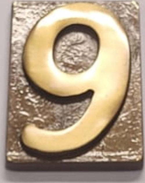 VUMME-SRL---NUMERO-CIVICO-IN-OTTONE-CON-FINITURA-BRONZATA---NUMERO-9-**