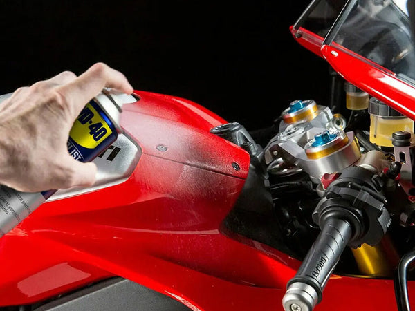WD-40-Specialist-Moto-Cera-Lucidante---400ml.-Confezione-da-1pz