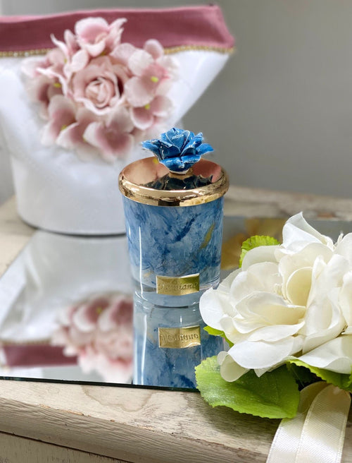 Candela Femiano in marmo Ocean con rosa in ceramica, 9x6 cm, bomboniera elegante realizzata a mano in Italia