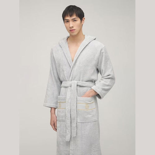 Accappatoio Roberto Cavalli Gold New con cappuccio, in spugna 100% cotone, colore grigio, taglia L/XL, morbido ed elegante, Made in Italy.