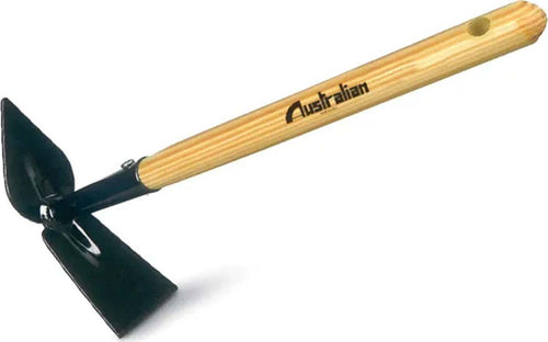 Zappetta-quadra-con-punta-a-cuore-con-manico-in-legno-40-cm