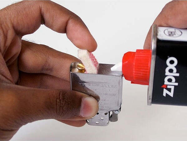 ZIPPO RICARICA GAS 125 ML + BECCUCCIO ANTISGOCCIOLO DI PRECISIONE PER ACCENDINI Casa e cucina/Decorazioni per interni/Candele e portacandele/Accessori per candele/Accendini Trade Shop italia - Napoli, Commerciovirtuoso.it