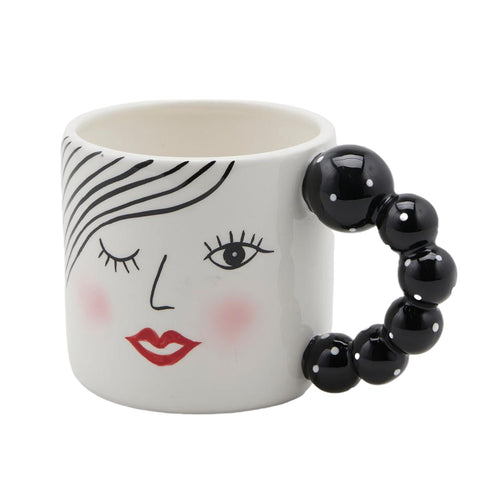 Tazza decorata Lady con ragazza che fa l'occhiolino per cioccolata calda e latte Casa e cucina/Decorazioni per interni/Addobbi e decorazioni per ricorrenze/Decorazioni natalizie/Oggettistica MagiediNatale.it - Altamura, Commerciovirtuoso.it