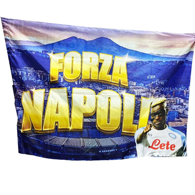 Bandiera Forza Napoli 3 Scudetto Victor Osimhen Vesuvio Campione Italia 90x140cm Sport e tempo libero/Fan Shop/Calcio/Bandiere e gagliardetti Trade Shop italia - Napoli, Commerciovirtuoso.it