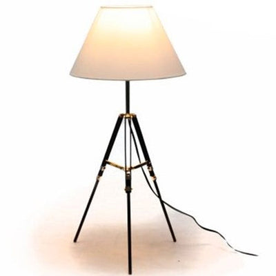 Lampada Da Tavolo Con Tre Piedi Grundig 63 cm Altezza Attacco E14 230V