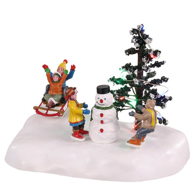 Scena natalizia Bambini vanno in slitta e costruiscono pupazzi di neve per villaggio di Natale Casa e cucina/Decorazioni per interni/Addobbi e decorazioni per ricorrenze/Decorazioni natalizie/Oggettistica MagiediNatale.it - Altamura, Commerciovirtuoso.it