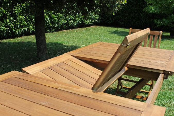 CAESAR - set tavolo da giardino allungabile 150/200x90 compreso di 6 sedie e 2 poltrone in legno massiccio di acacia Marrone Milani Home