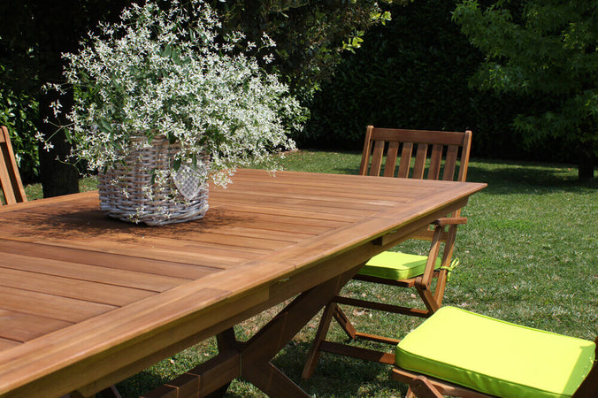 CAESAR - set tavolo da giardino allungabile 150/200x90 compreso di 6 sedie e 2 poltrone in legno massiccio di acacia Marrone Milani Home