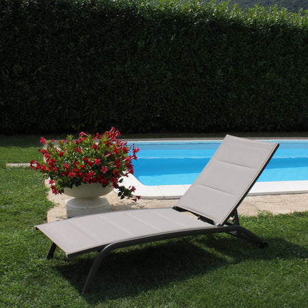 FELES - lettino da giardino impilabile in alluminio e textilene imbottito Taupe Milani Home