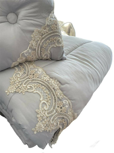 Trapunta piumone matrimoniale burano by charro italia con due cuscini in tinta e applicazioni in elegante pizzo Casa e cucina/Tessili per la casa/Biancheria da letto/Coperte e trapunte/Trapunte Puleo Casa - Palermo, Commerciovirtuoso.it