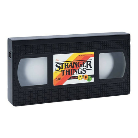 Stranger Things - Lampada Videocassetta Vhs Con Batterie Illuminazione/Illuminazione per interni/Illuminazione speciale/Mood Lights Cartoleria Deja Vu - Crotone, Commerciovirtuoso.it
