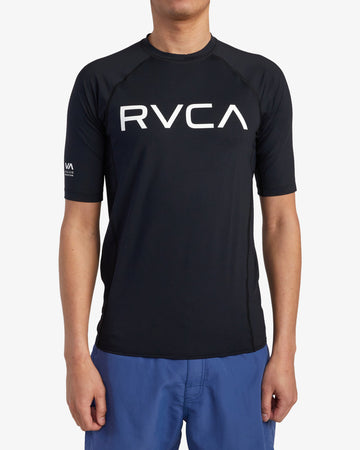 Maglia Uomo Lycra Rvca Rashguard Ss Nera Maniche Corte Girocollo Aderente Moda/Uomo/Abbigliamento/T-shirt polo e camicie/T-shirt Snotshop - Roma, Commerciovirtuoso.it