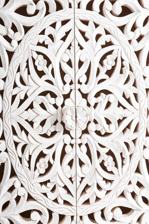 Credenza "Alinta" bianca, struttura in legno di mango, con ante intarsiate a mano, stile fusion Casa e cucina/Arredamento/Soggiorno/Credenze Decor Space - Altamura, Commerciovirtuoso.it