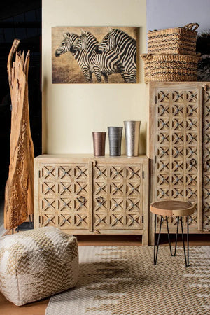 Credenza "Engrave" con struttura in legno di mango, decorazioni intarsiate, stile naturale Casa e cucina/Arredamento/Soggiorno/Credenze Decor Space - Altamura, Commerciovirtuoso.it