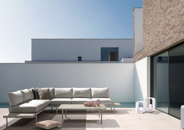 Salottino angolare con tavolino "Kendall Rastin" in alluminio, seduta in tessuto, per esterno Giardino e giardinaggio/Arredamento da giardino e accessori/Set di mobili Decor Space - Altamura, Commerciovirtuoso.it