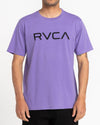 Rvca T-shirt Uomo Aster Purple Maglia Girocollo Mezze Maniche Logo Rvca Big Maglietta Rvca Aster Purple Moda/Uomo/Abbigliamento/T-shirt polo e camicie/T-shirt Snotshop - Roma, Commerciovirtuoso.it